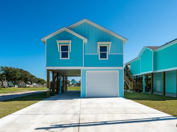 806 S Church St, Rockport, TX 78382