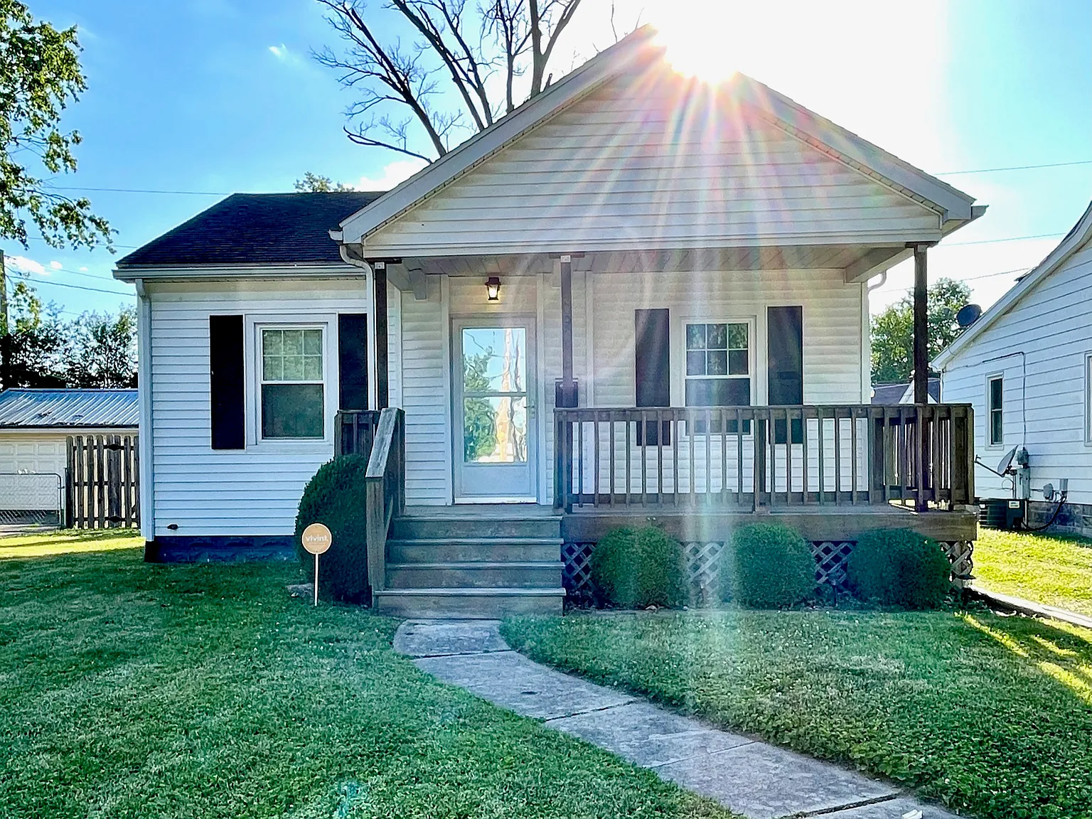 2 bed, 716 sqft, $1,300 — Photo 1
