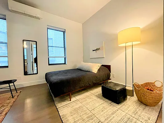 Rented by R New York | media 9