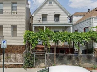 304 Clarendon St, Secaucus, NJ 07094