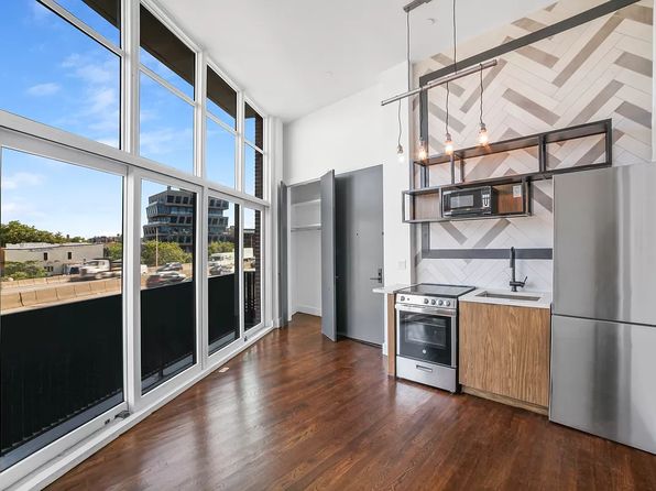386 Leonard St #3C