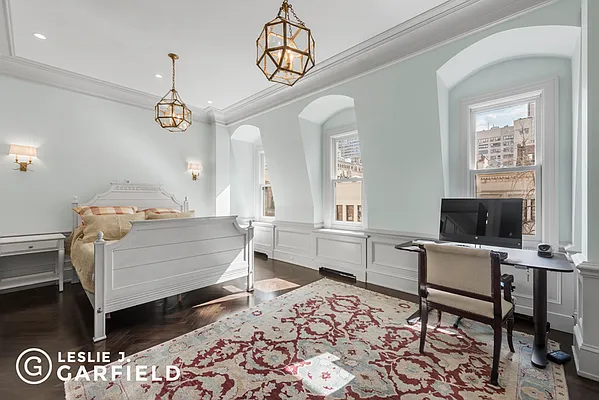 Sold by Leslie J. Garfield | media 15