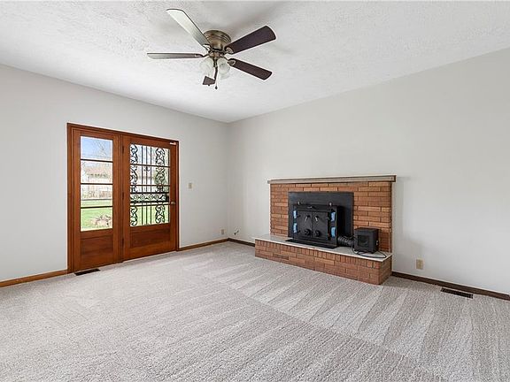 4th image of 1104 Hathaway Dr