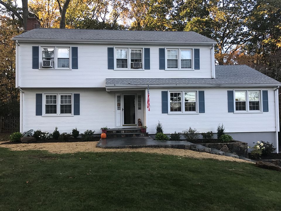2nd image of 36 Mohican Hill Rd