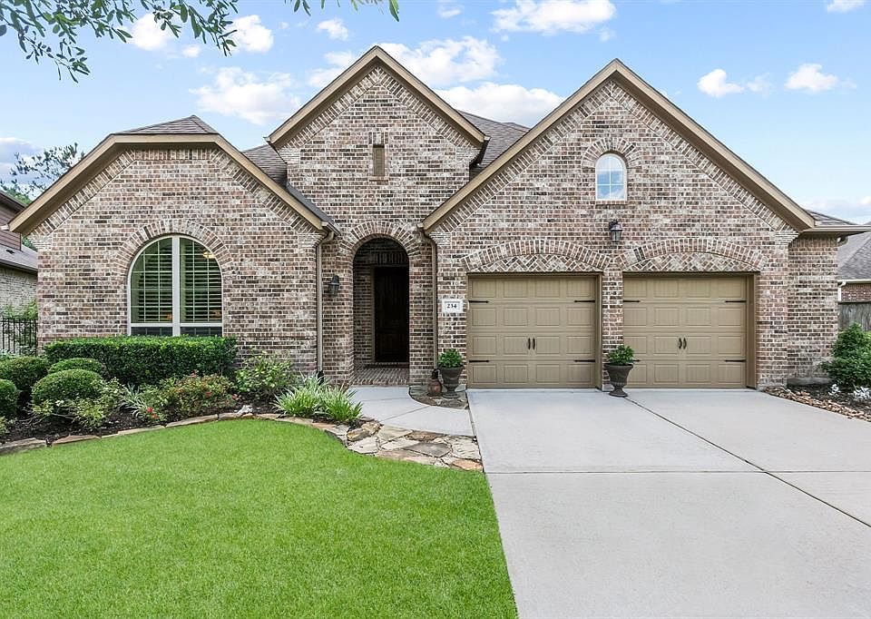 Beautiful Darling patio home on a premium cul-de-sac lot. No neighbors in front or backyard.