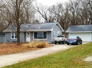 35W138 Fox River Dr, St Charles, IL 60174