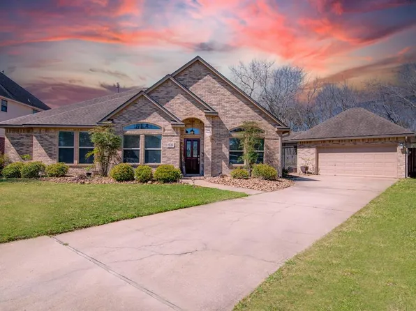 321 Rosemary Lane, Lake Jackson, TX 77566