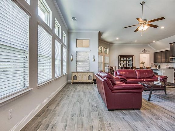 5th image of 725 8th St
