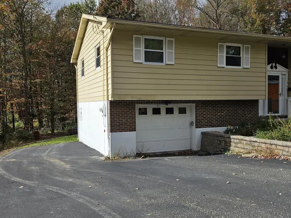 19 Firemans Ln, Browndale, PA 18421