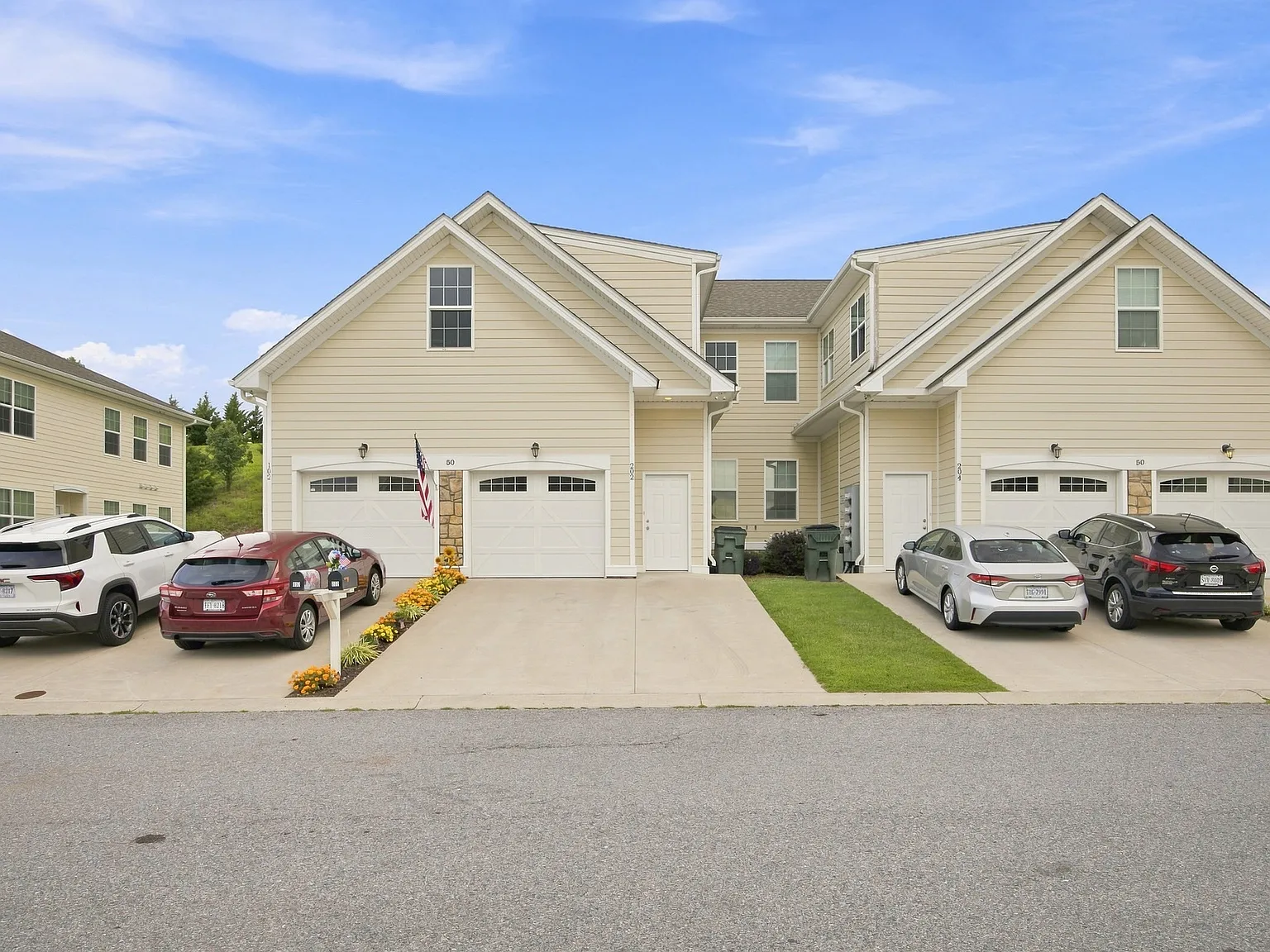 3 bed, 1737 sqft, $1,735 — Photo 2