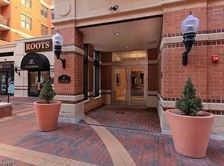 40 W Park Pl APT 516, Morristown, NJ 07960