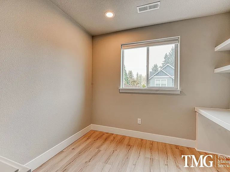 2519 NE 85th Cir — Photo 27