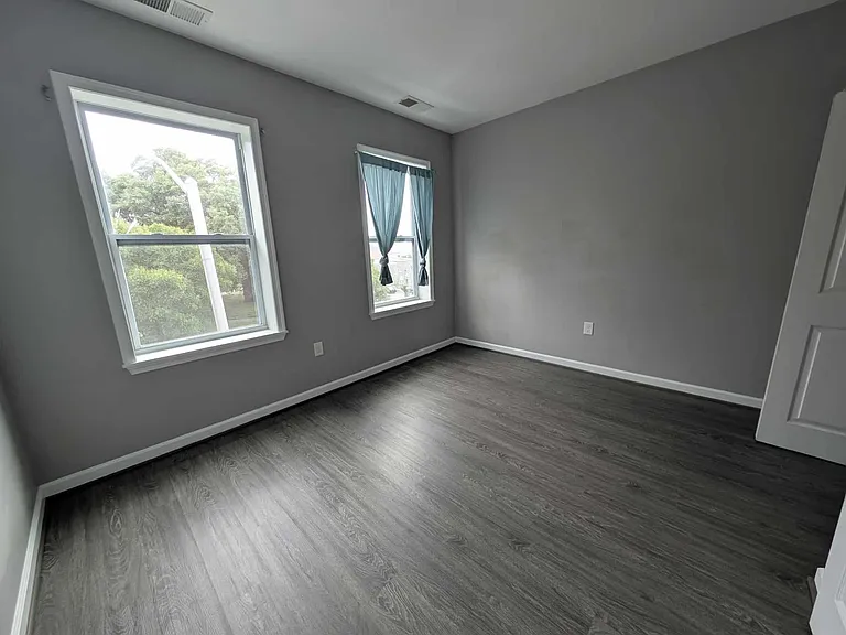 2118 E Hoffman St — Photo 11