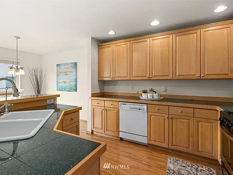 829 N 145th Ct — Photo 11