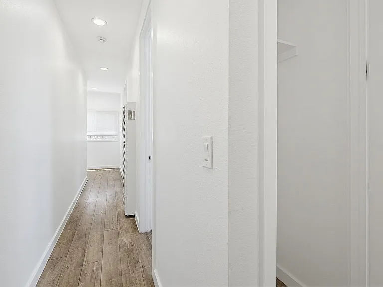 1050 W 57th St — Photo 22