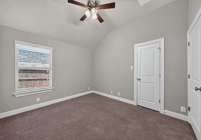 9010 Gate Run — Photo 32