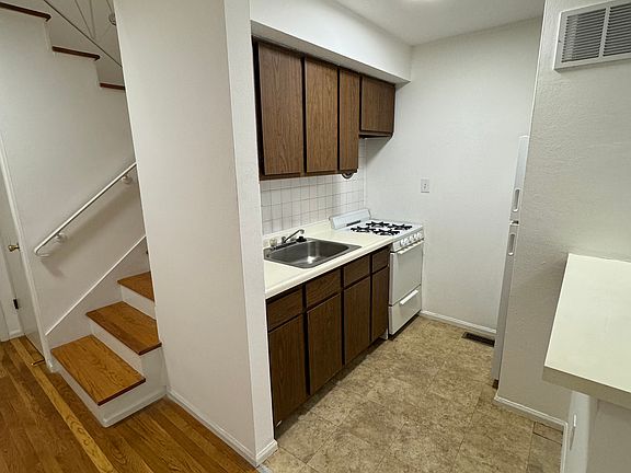 3rd image of 7323 Hoover Ave #B9