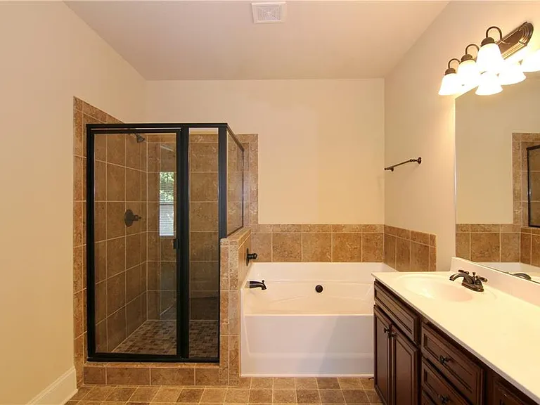 1660 Jardin Ct — Photo 17