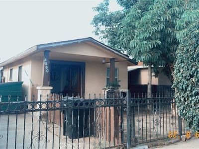 4560 E 60th St, Maywood, CA, 90270