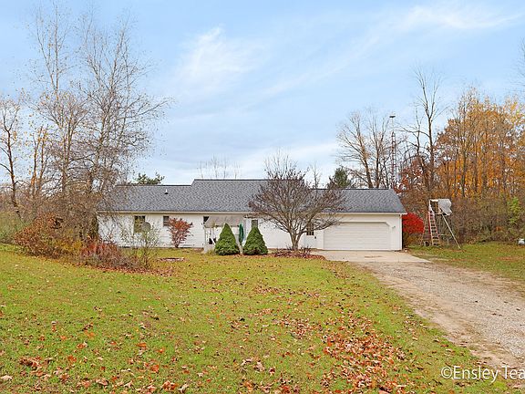 3rd image of 15241 Snauble Ave NE