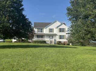 132 Delphia Ln, Mount Hope, WV 25880