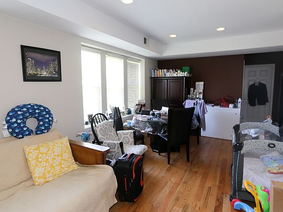 3rd image of 6509 N Claremont Ave #01