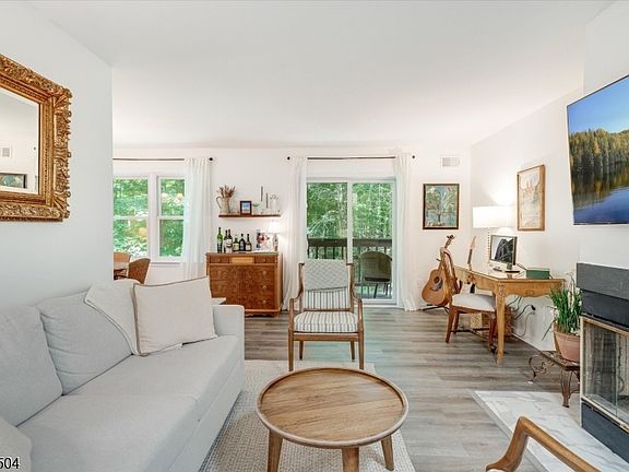 4th image of 34 Loantaka Way APT K