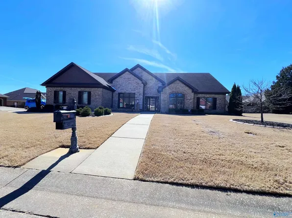 104 Newport Dr, Florence, AL 35630