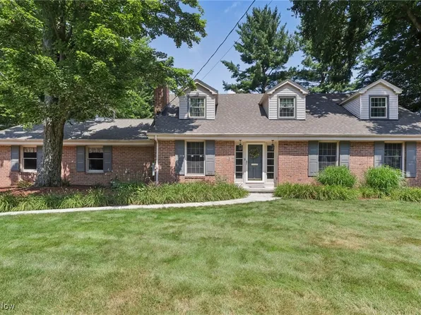 422 Glenwoods Ct, Youngstown, OH 44512