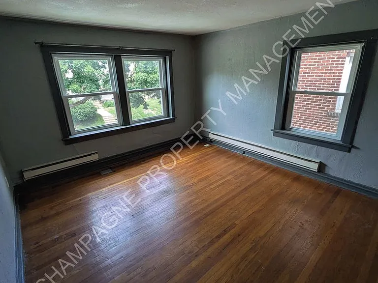 1123-1125 W 40th St — Photo 3