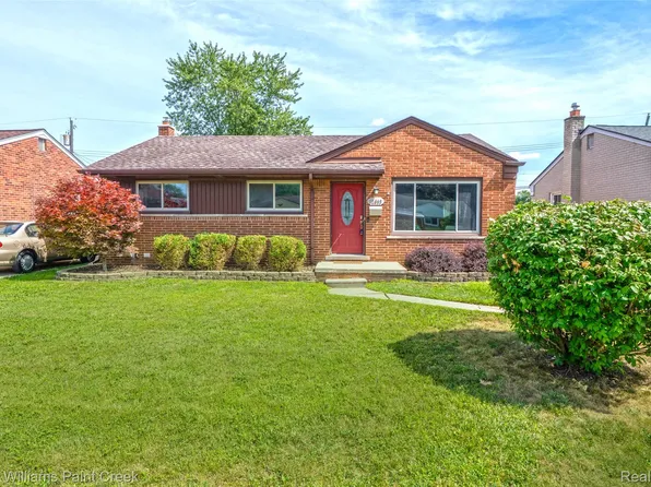 22613 Port St, Saint Clair Shores, MI 48082
