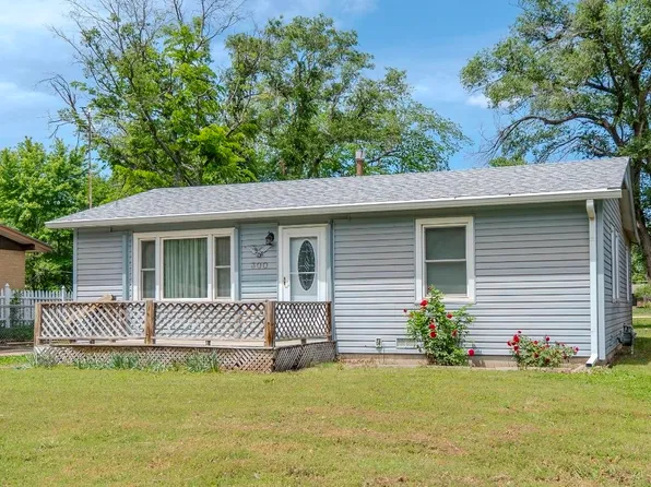 300 E Sunnydell St, Derby, KS 67037
