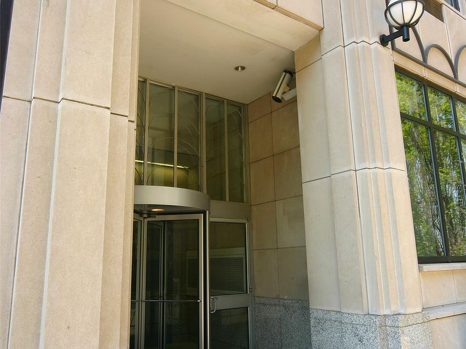 2nd image of 380 Rector Pl APT 8C
