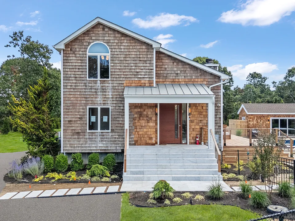 280 Shinnecock Hills Rd