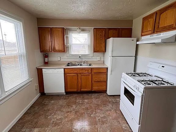 2nd image of 115 Laurel St