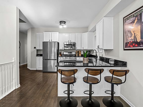 5th image of 2737 N Southport Ave #3