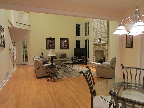 5th image of 1039 N Palos Ave