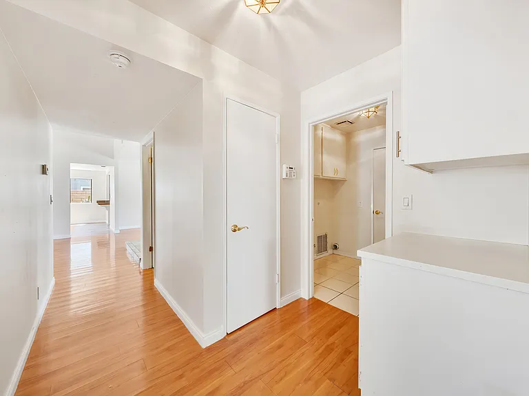 156 Appletree Ave — Photo 26