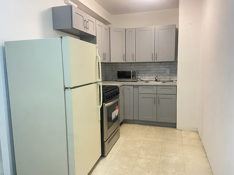 8915 Parsons Blvd #3J — Photo 3
