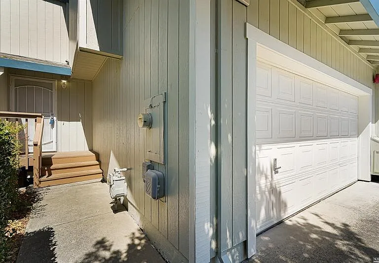 7 Meridian Cir — Photo 2
