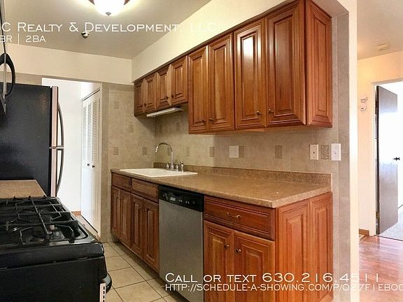 3rd image of 1410 Willow Ln APT 1