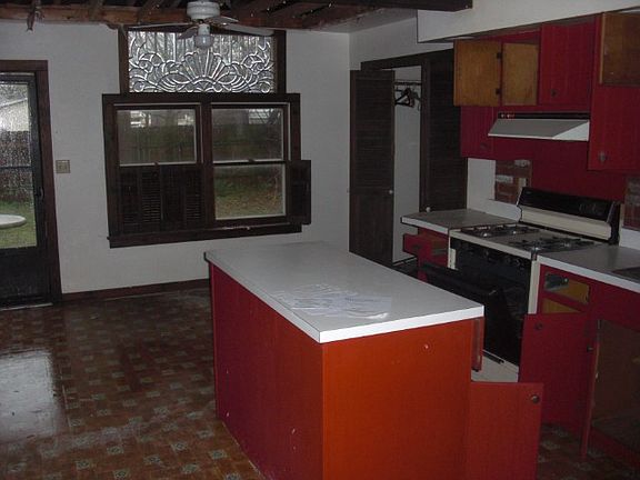 5th image of 721 Forsythe St