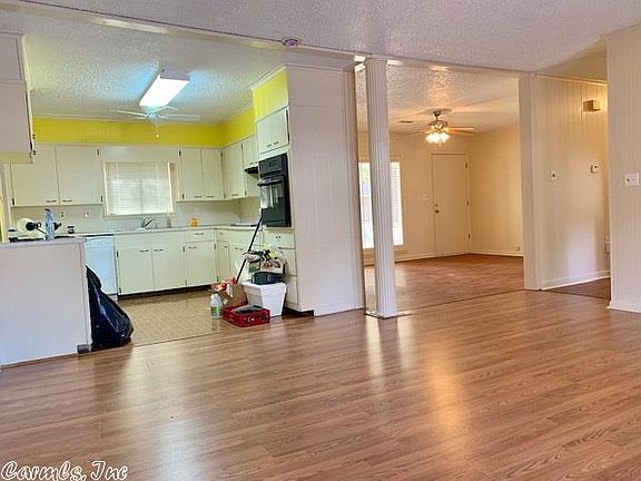 4th image of 117 E Cloverdale Dr