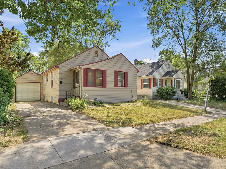 554 Buist St SW — Photo 4