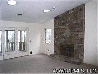 2nd image of 208 Live Oak Ln