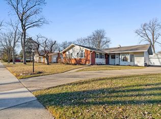 670 Edgemont Ln, Hoffman Estates, IL