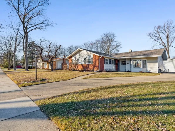 670 Edgemont Ln, Hoffman Estates, IL 60169