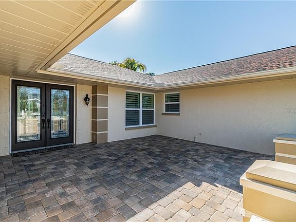 4th image of 3854 Torrey Pines Blvd
