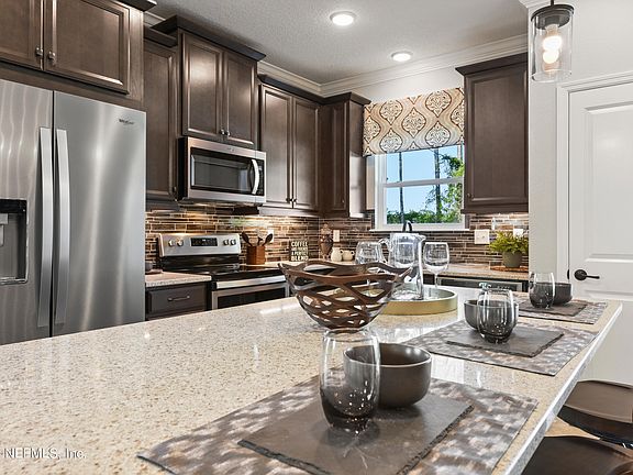 4th image of 13905 MOLINA Drive