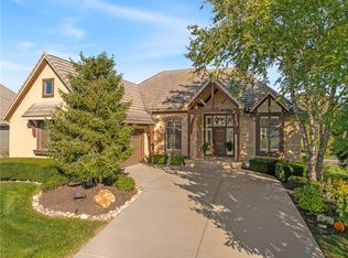 8959 Chestnut St, Lenexa, KS 66220